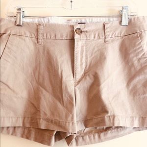 🧜🏻‍♀️ Old Navy Khaki Slash Pocket Shorts